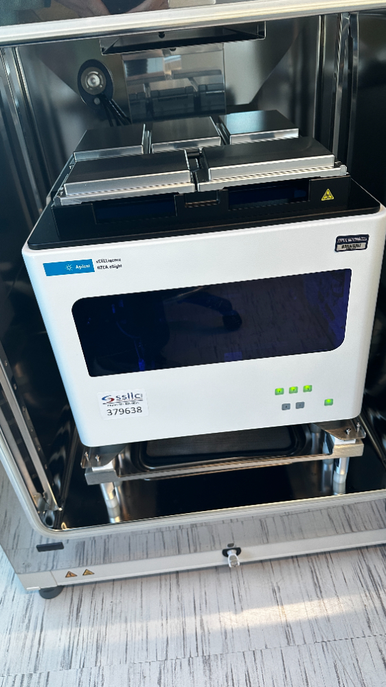 Image of Agilent xCELLigence RTCA eSight Instrument